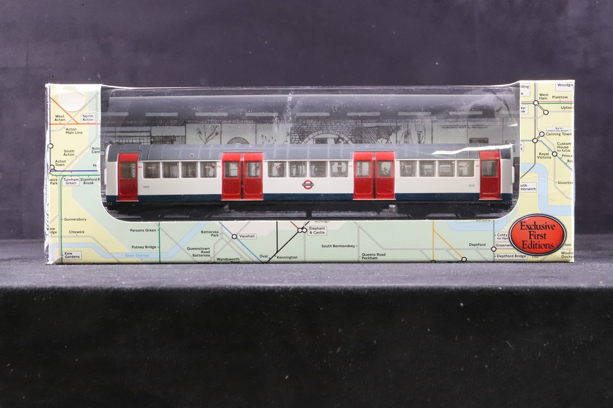 Gilbow 1:76 Static Models 1959 Tube Stock 4 Car Set in 'Underground' Red/White/Blue