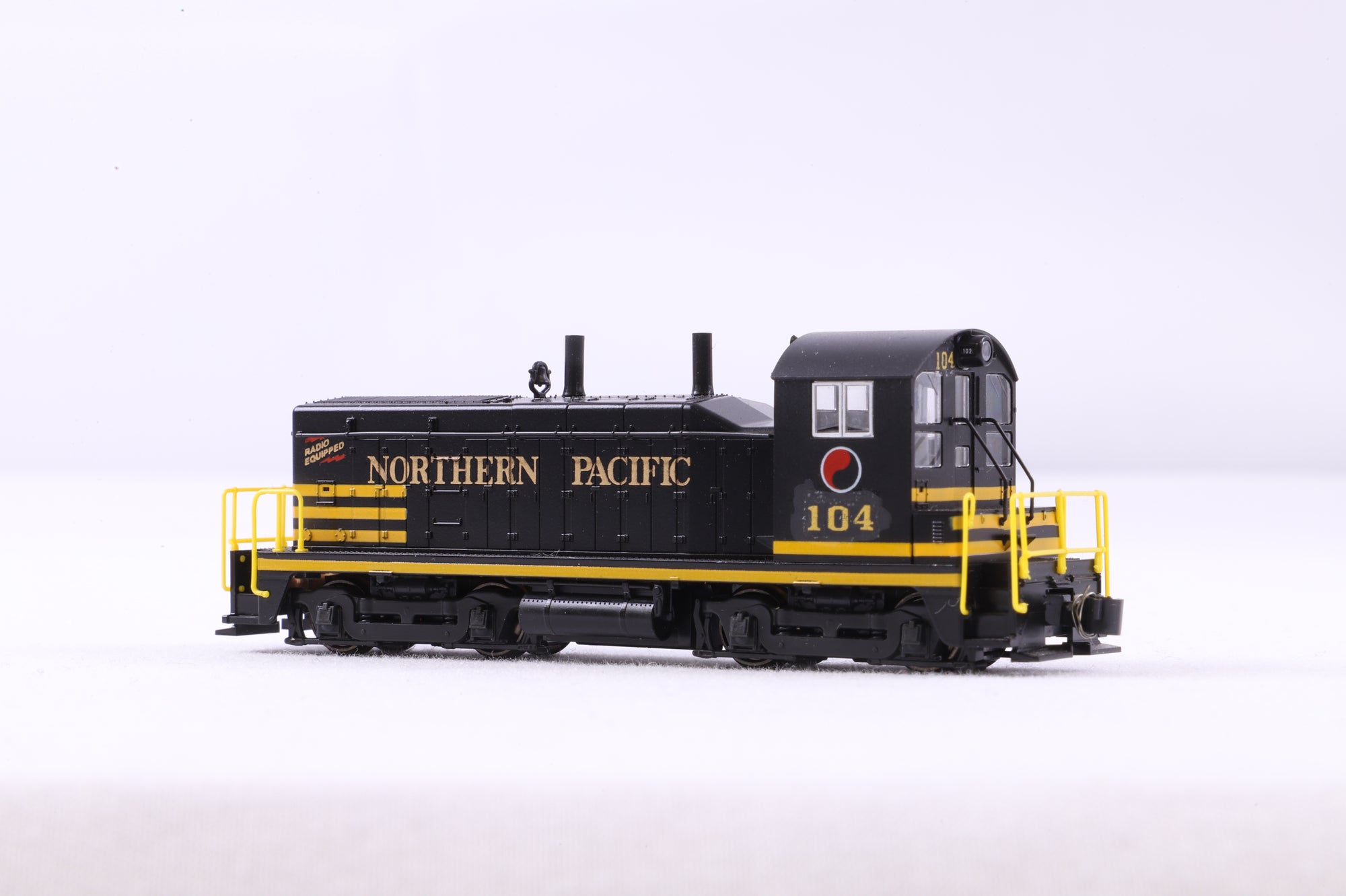 Kato N 176-4371 NW2 NP '104' Diesel Locomotive Renumbered