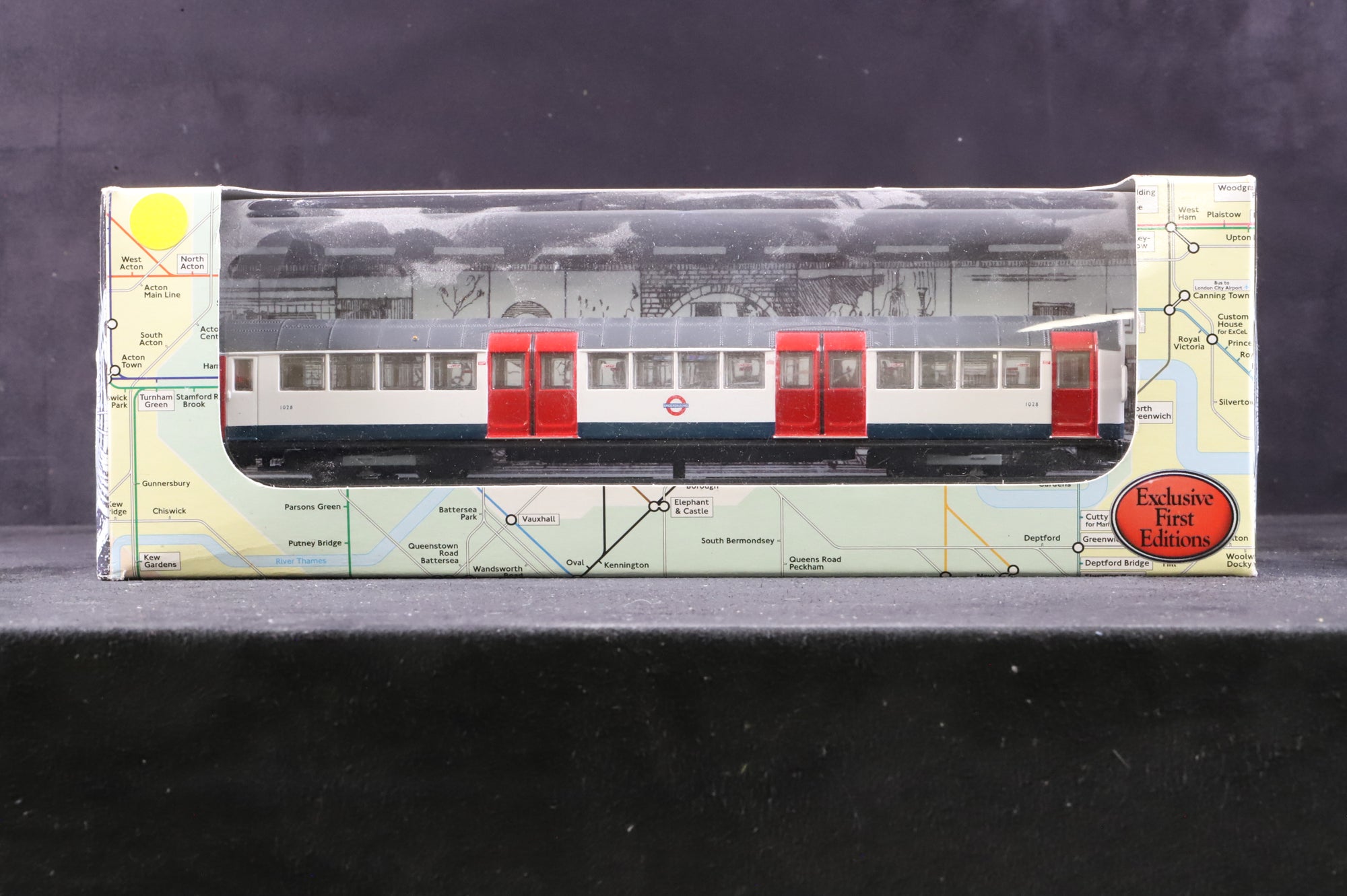 Gilbow 1:76 Static Models 1959 Tube Stock 4 Car Set in 'Underground' Red/White/Blue