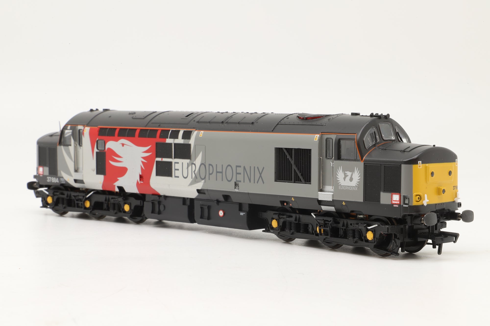 Bachmann OO 32-393DS Class 37/7 37884 in Europhoenix Livery - DCC Sound