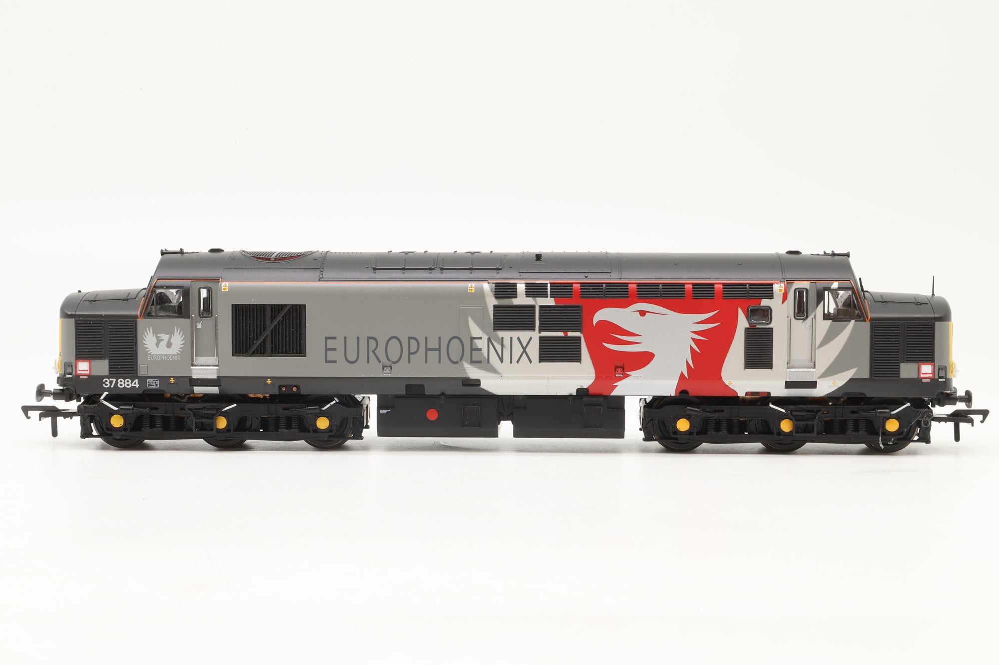Bachmann OO 32-393DS Class 37/7 37884 in Europhoenix Livery - DCC Sound