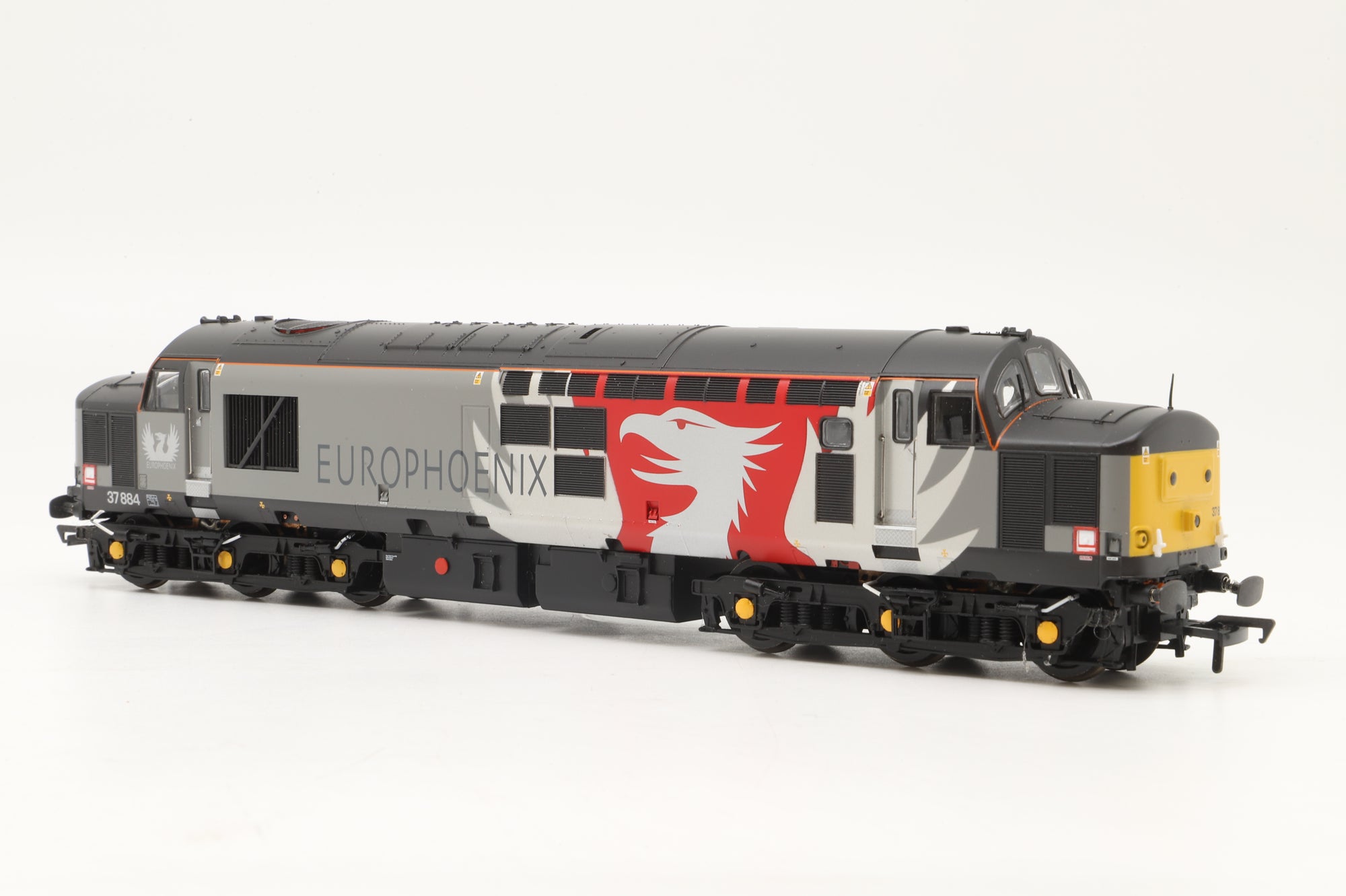 Bachmann OO 32-393DS Class 37/7 37884 in Europhoenix Livery - DCC Sound