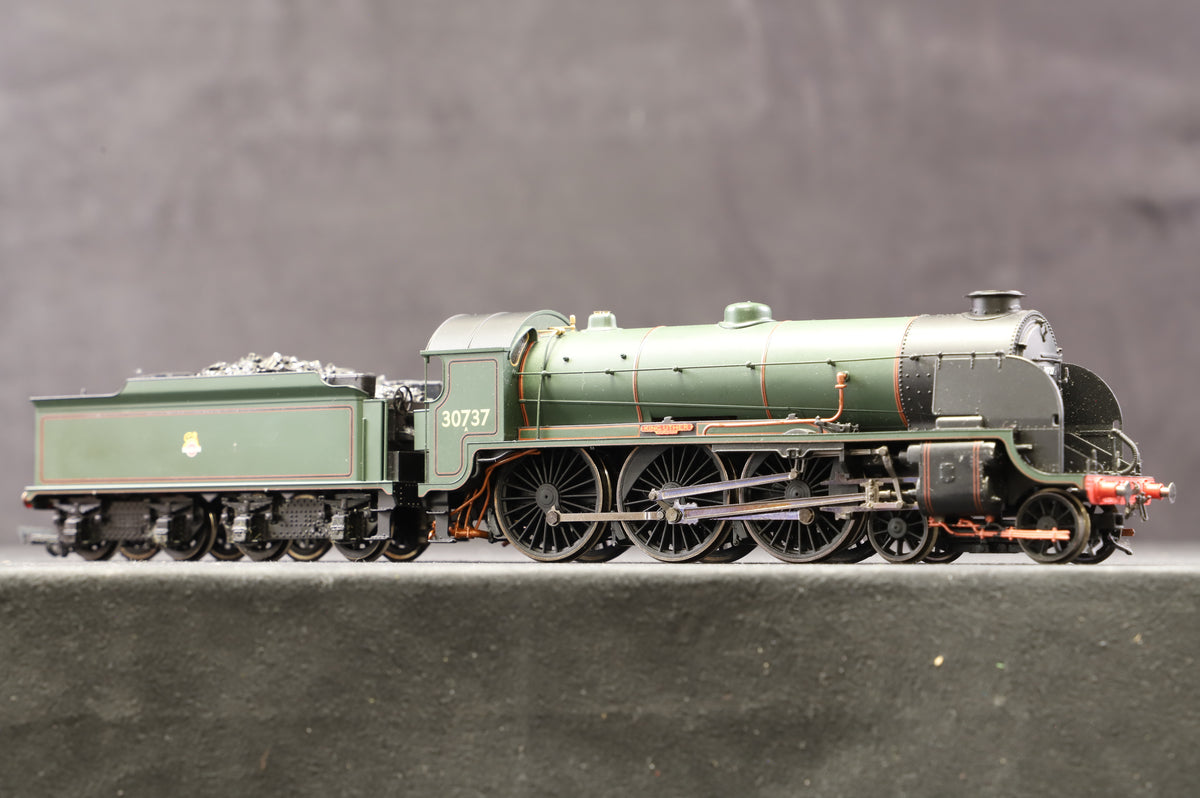 Hornby OO R2623 BR 4-6-0 King Arthur Class N15 &#39;King Uther&#39; &#39;30737&#39; BR Green E/C