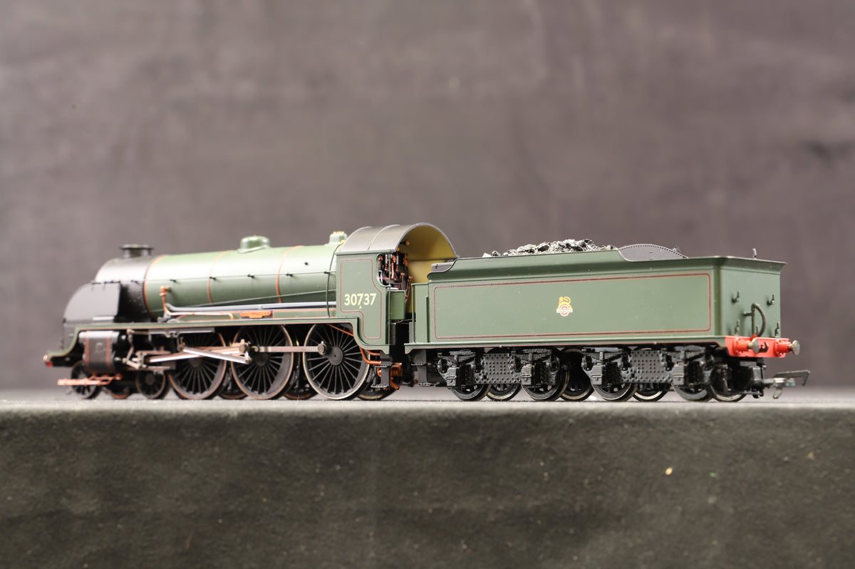 Hornby OO R2623 BR 4-6-0 King Arthur Class N15 &#39;King Uther&#39; &#39;30737&#39; BR Green E/C