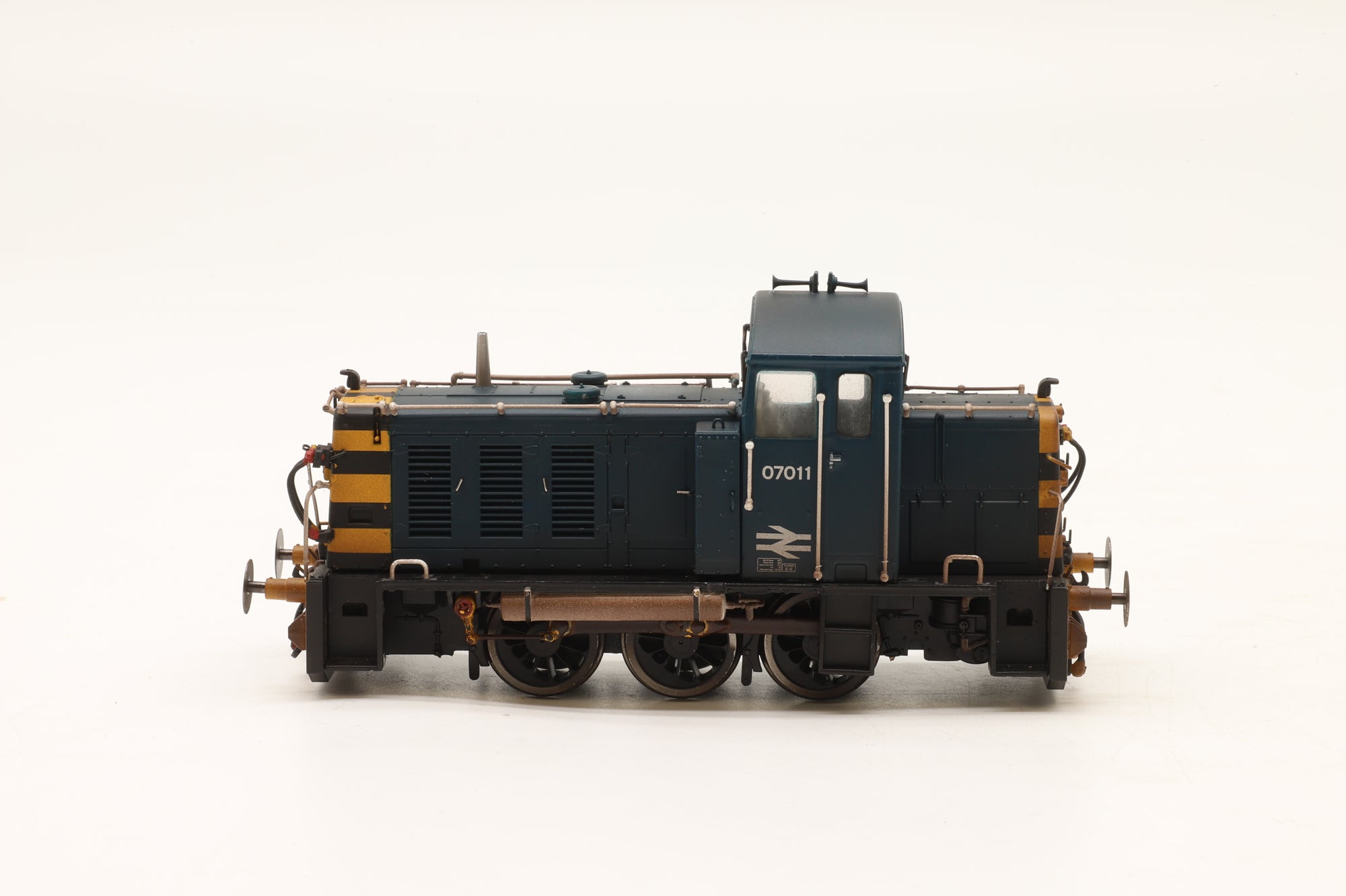 Heljan OO 2918 Class 07 70011 in BR Blue w/ Wasp Stripes – Weathered