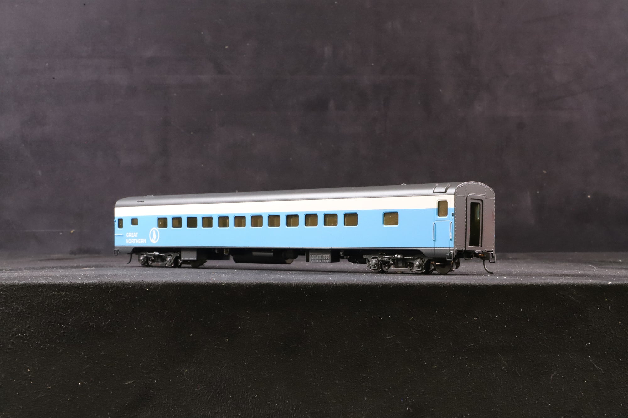 Shoreham Shops Limited and Oriental Limited HO Rake of 7 Great Northern (USA) Coaches - GN02, 03, 04, 05M, 06 and 01005, 01007