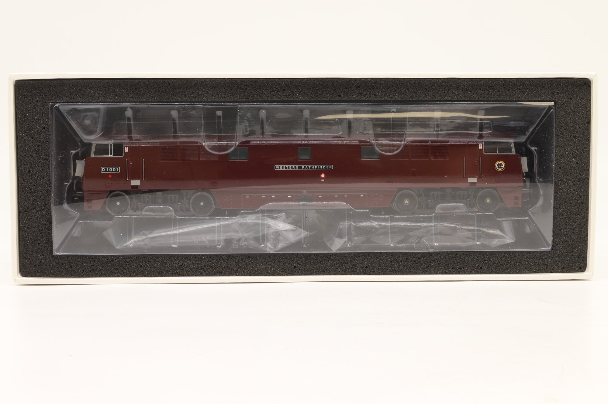 Heljan OO 5214 Class 52 Western D1001 'Pathfinder' in BR Maroon (Gloss Finish)