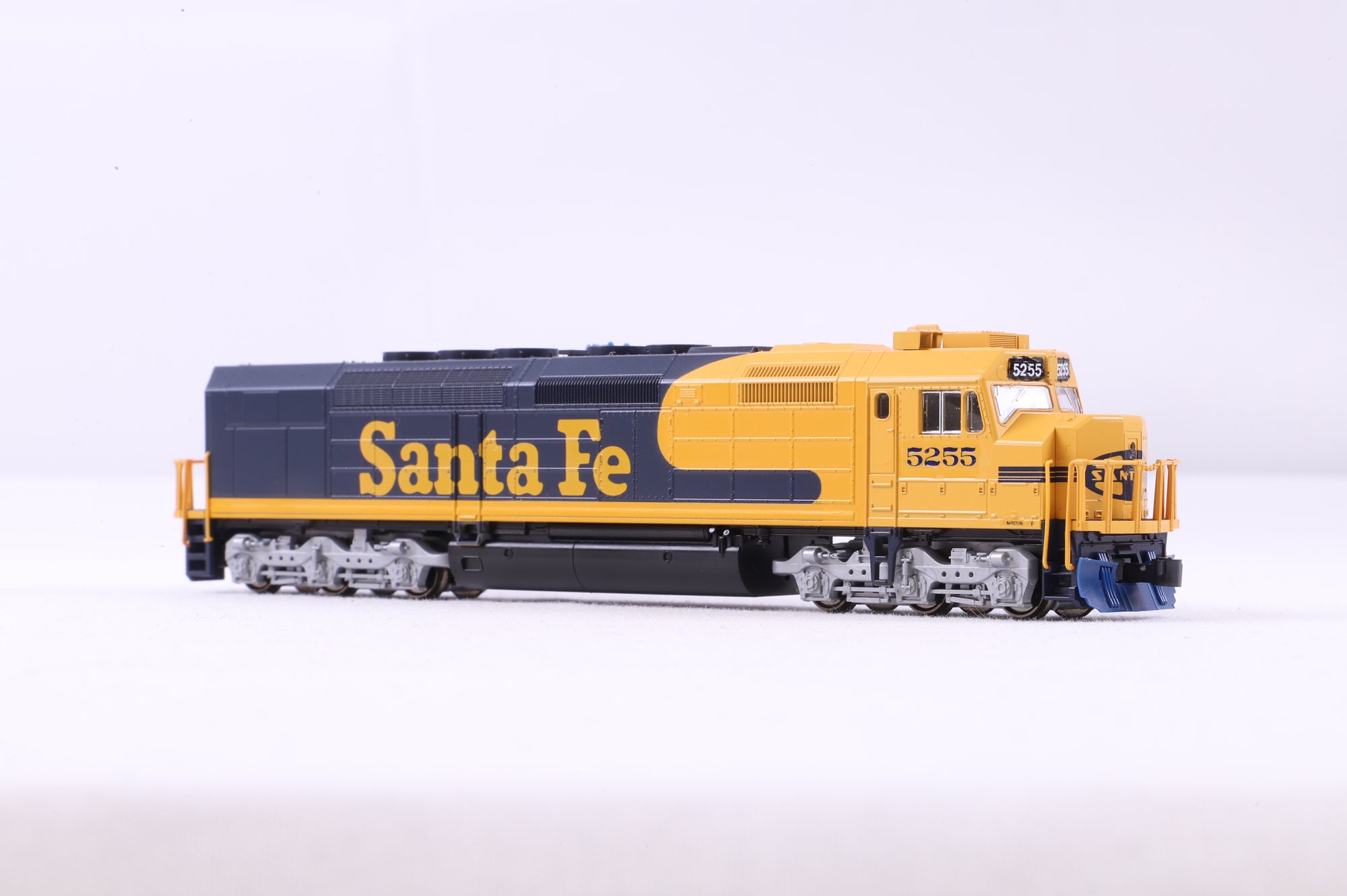 Kato N 176-9211 SDP40F Type IV AT&SF '5255' Diesel Locomotive Renumbered