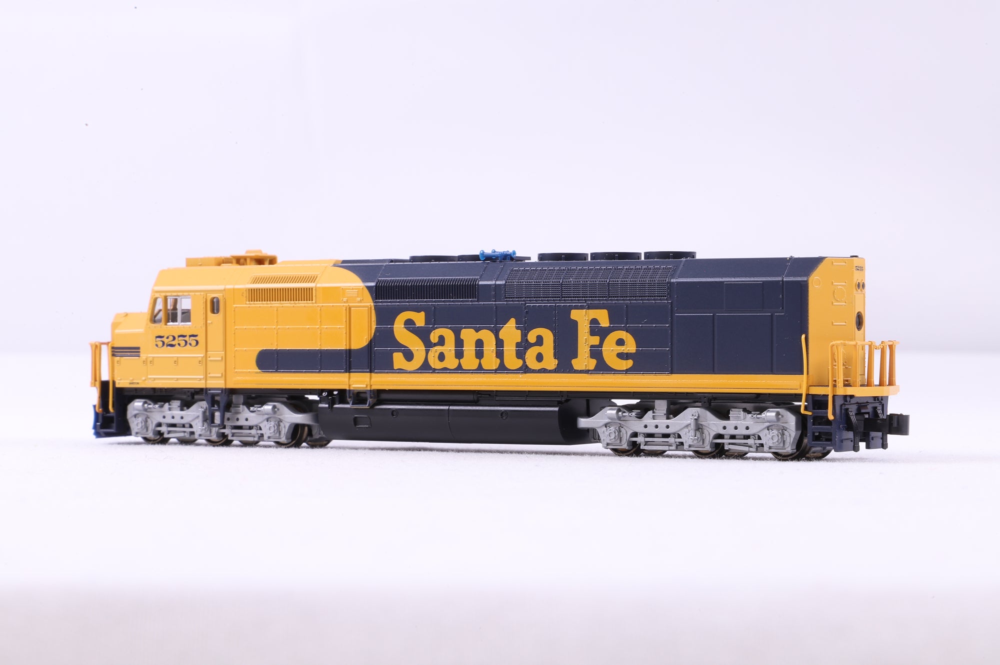 Kato N 176-9211 SDP40F Type IV AT&SF '5255' Diesel Locomotive Renumbered
