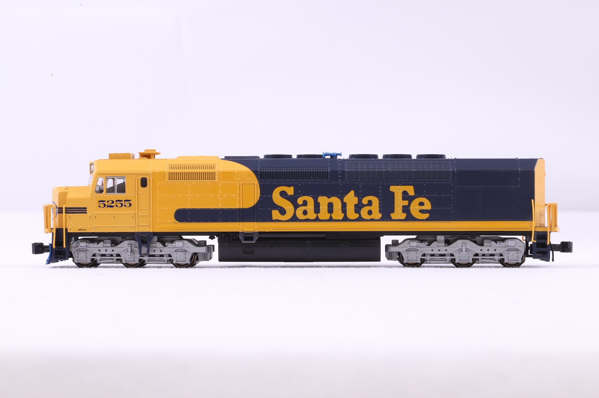 Kato N 176-9211 SDP40F Type IV AT&SF '5255' Diesel Locomotive Renumbered