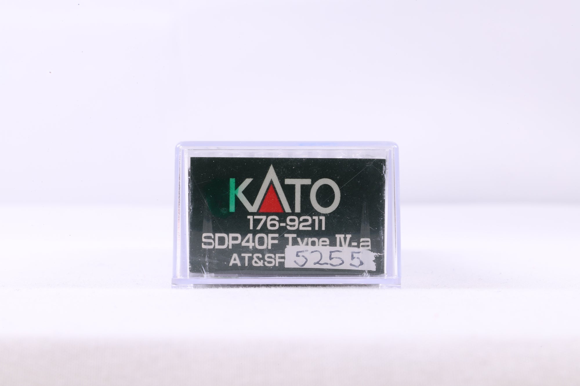 Kato N 176-9211 SDP40F Type IV AT&SF '5255' Diesel Locomotive Renumbered