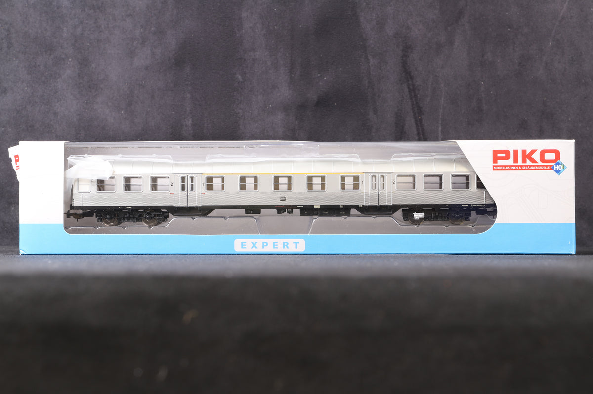 Piko HO 57667-3, 57668-3 &amp; 57669-2 Rake Of 3 Silver DB Coaches