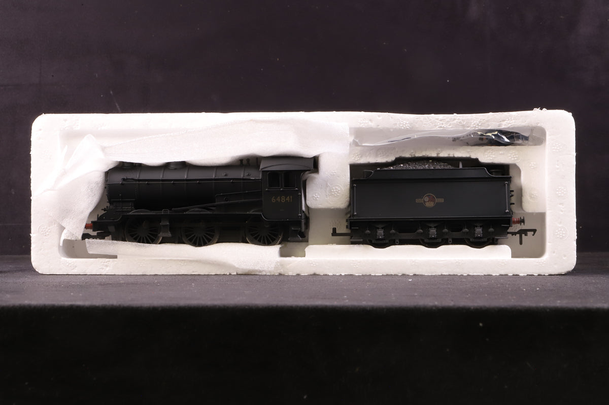Bachmann OO 31-864 J39 64841 in BR Black w/ Late Crests - Weathered