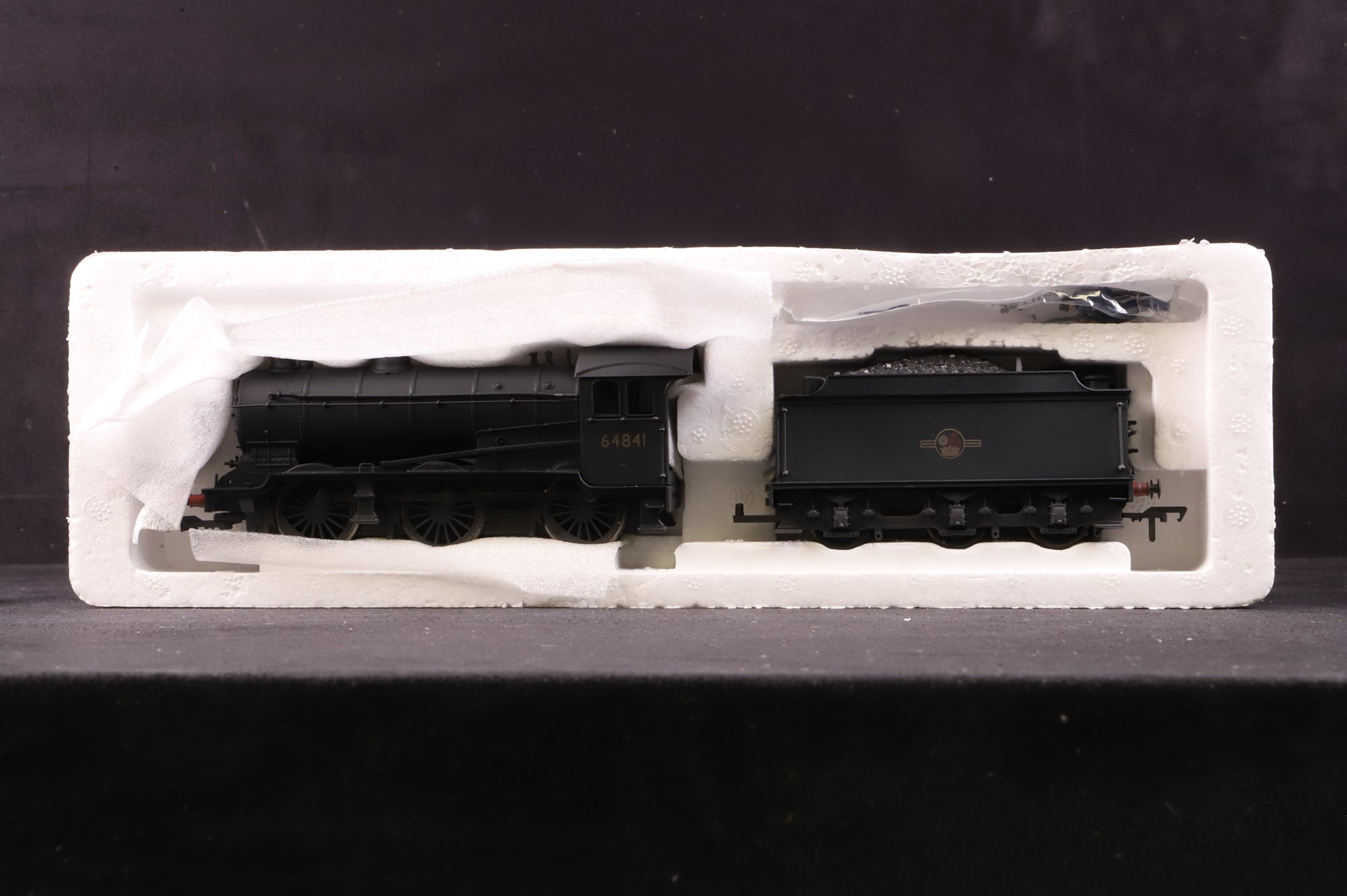 Bachmann OO 31-864 J39 64841 in BR Black w/ Late Crests - Weathered