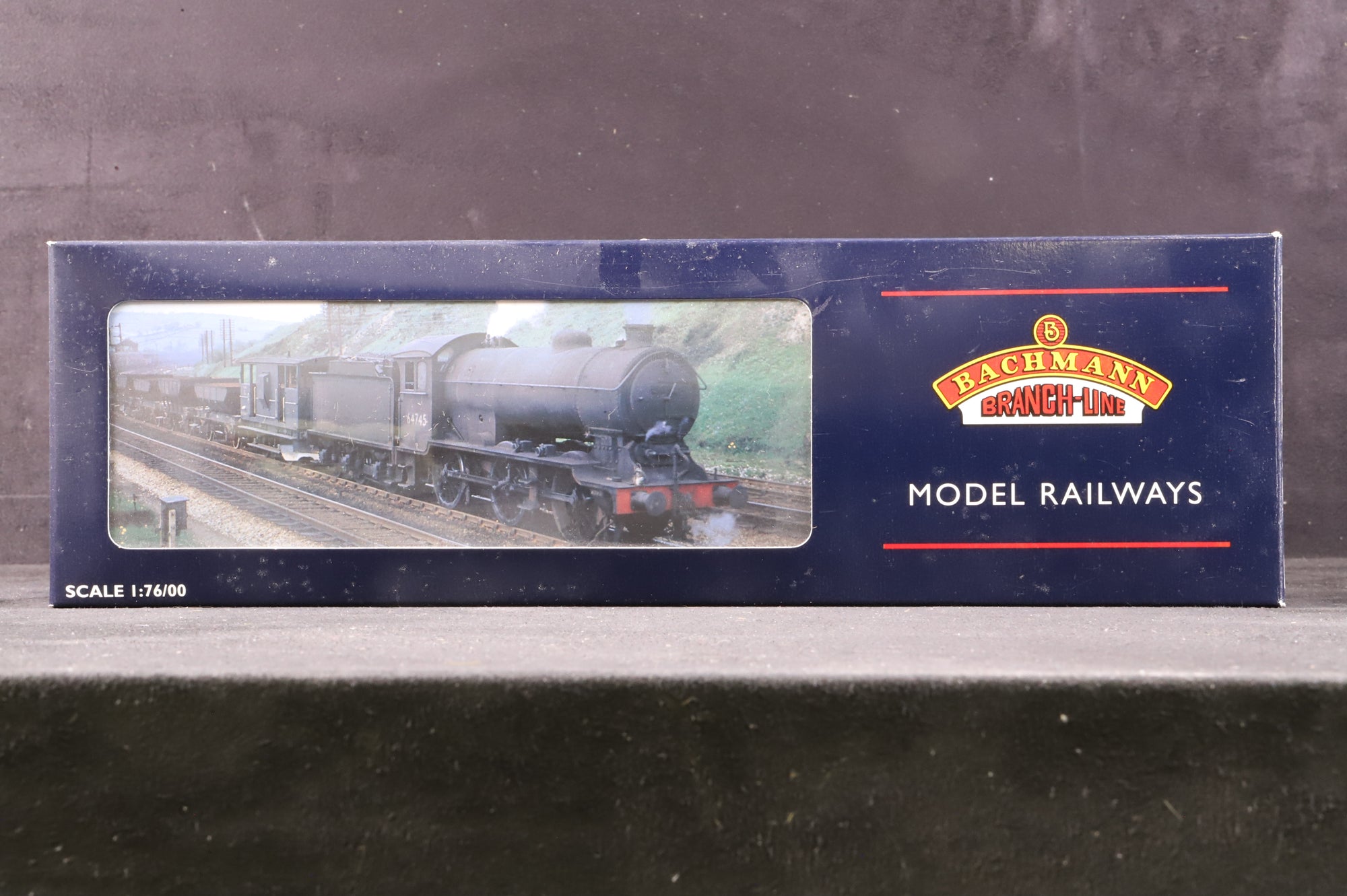 Bachmann OO 31-864 J39 64841 in BR Black w/ Late Crests - Weathered