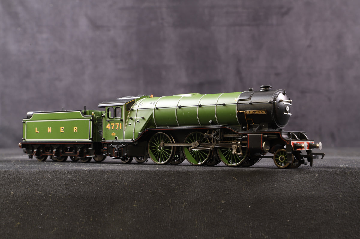 Bachmann OO 31-550B Gresley V2 2-6-2 4771 &quot;Green Arrow&quot; LNER Lined Doncaster Green (as preserved at the NRM)