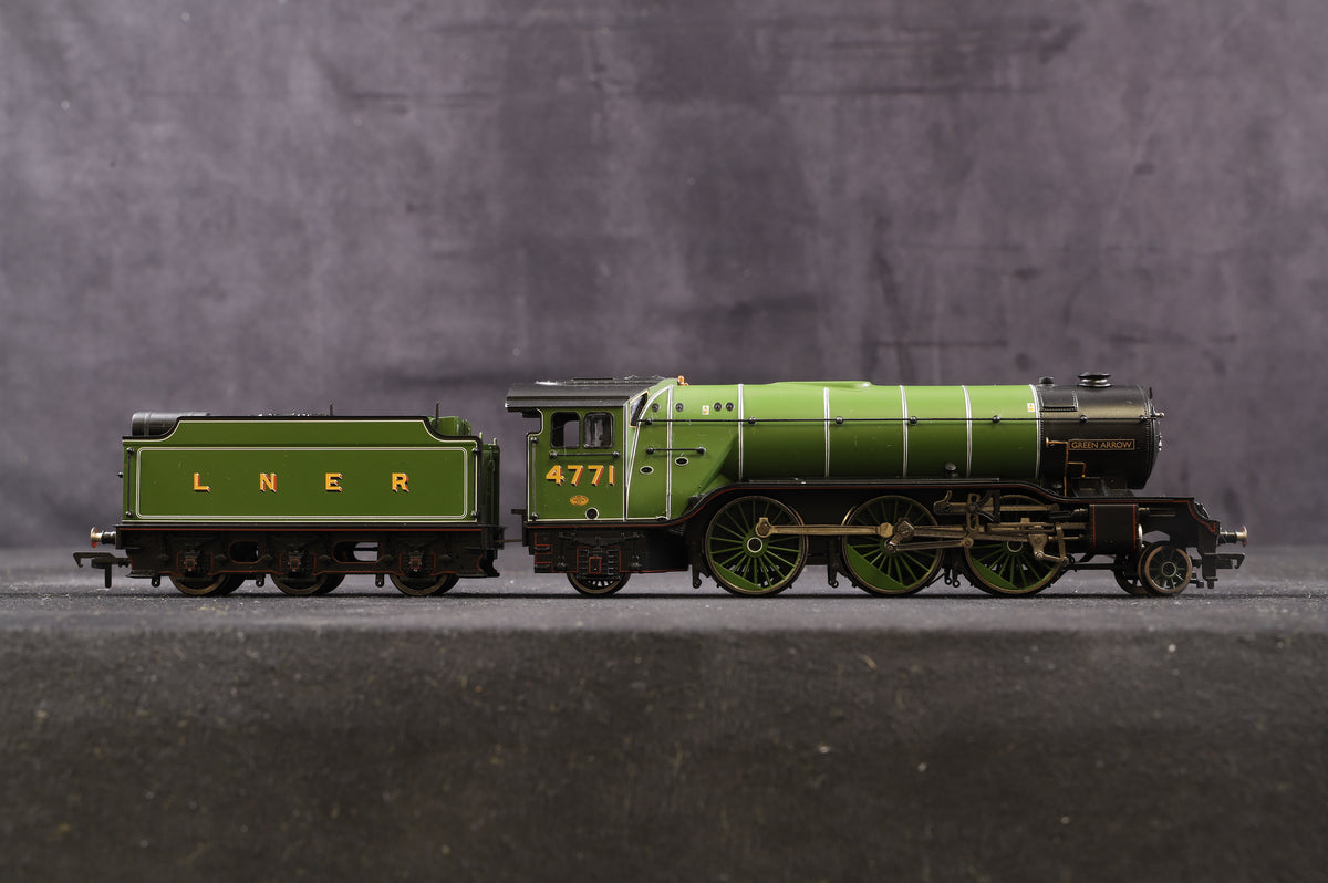 Bachmann OO 31-550B Gresley V2 2-6-2 4771 &quot;Green Arrow&quot; LNER Lined Doncaster Green (as preserved at the NRM)