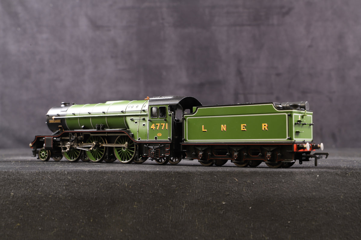 Bachmann OO 31-550B Gresley V2 2-6-2 4771 &quot;Green Arrow&quot; LNER Lined Doncaster Green (as preserved at the NRM)