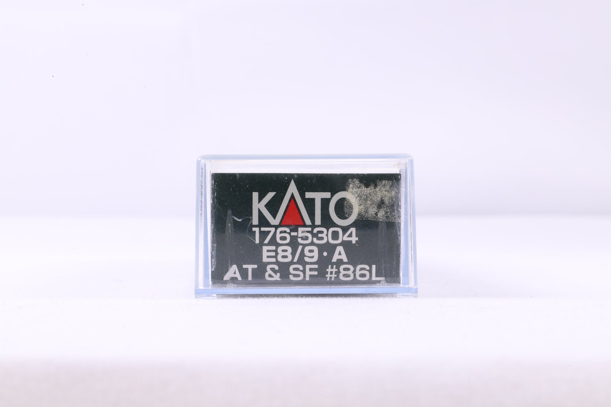 Kato N 176-5304 E8/9 AT&SF '86' Diesel Locomotive