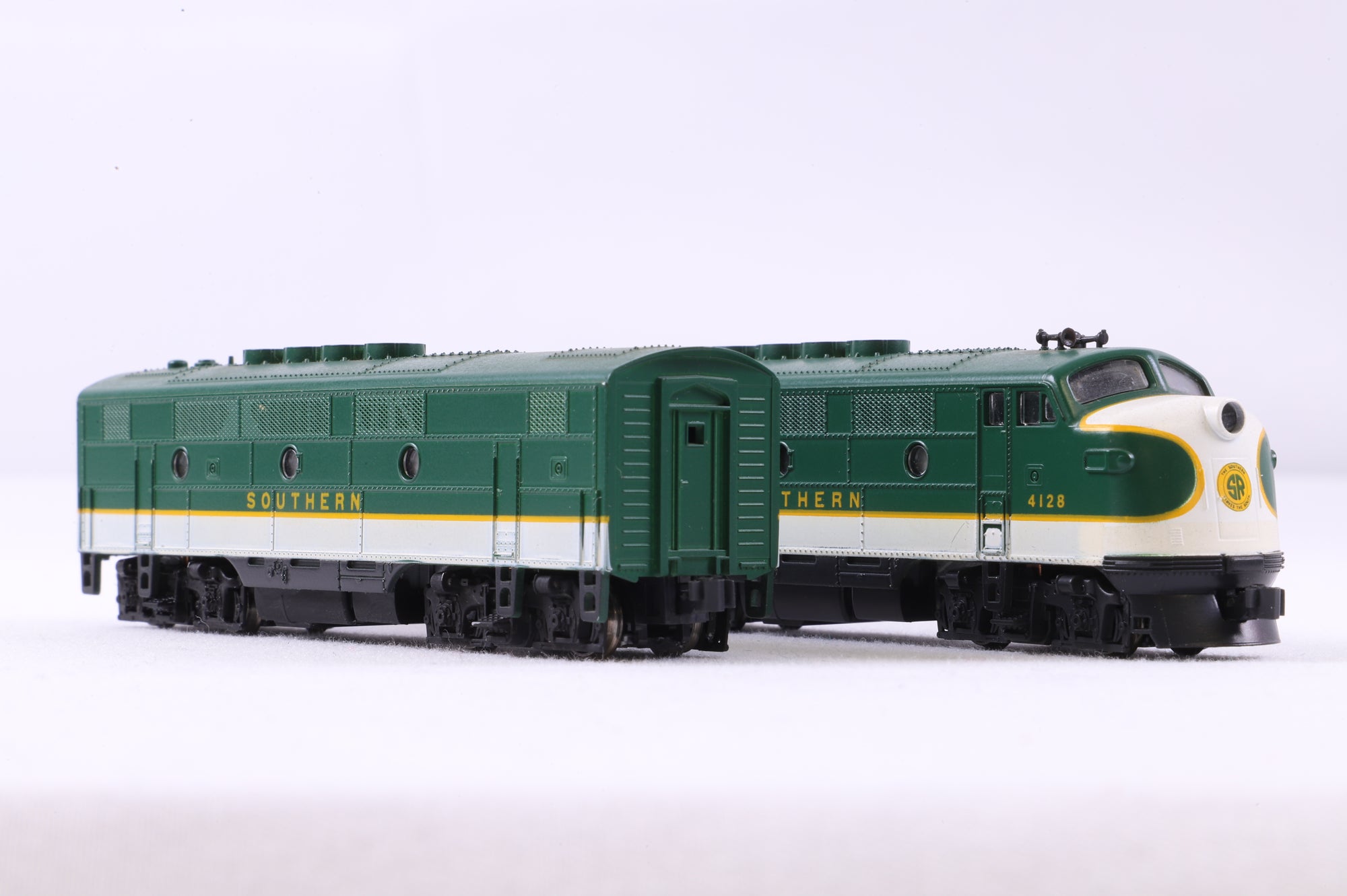Kato N 176-052 F3A&B Phase 1 Southern Diesel Locomotive