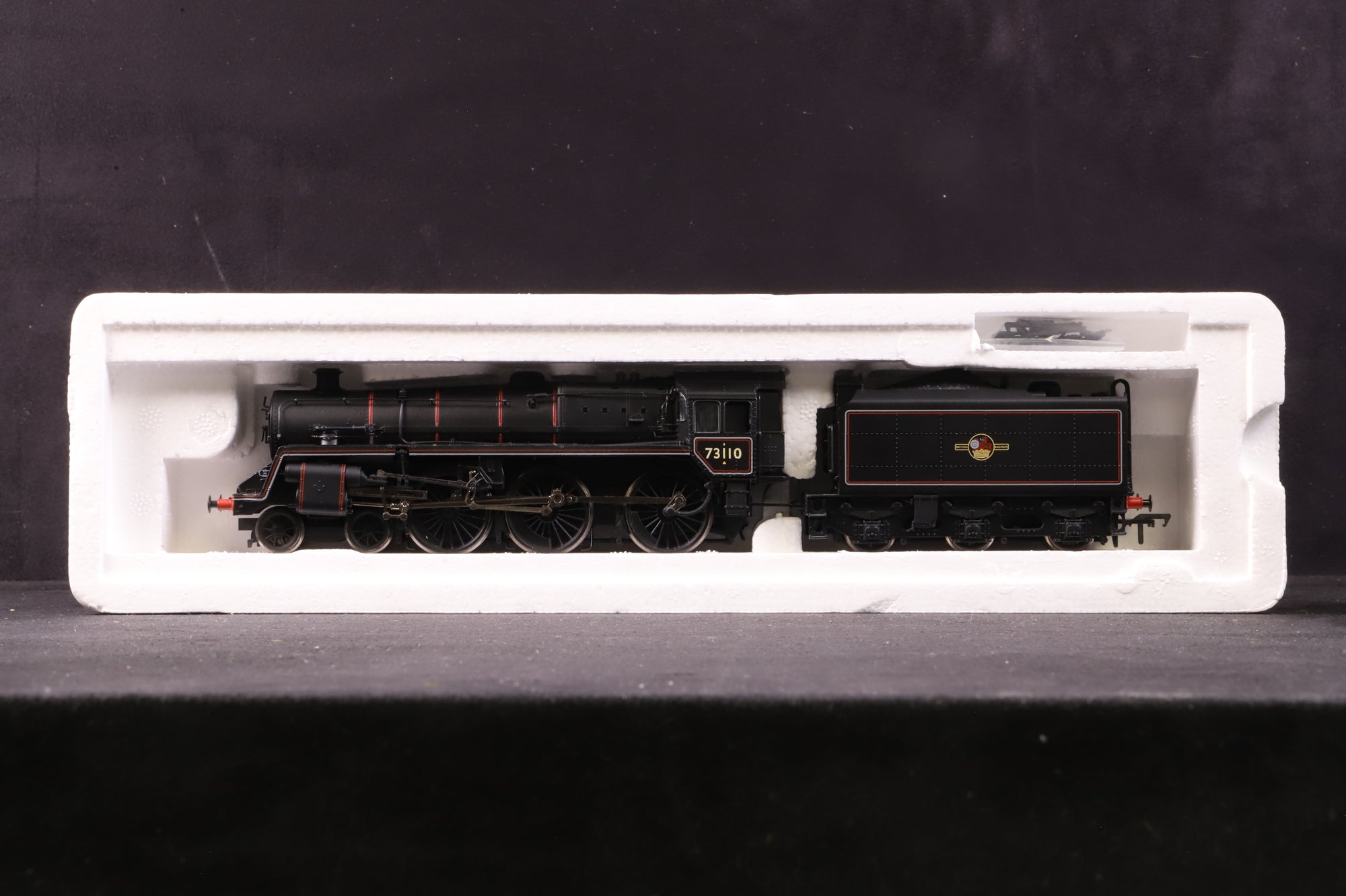 Bachmann OO 32-506 Standard Class 5MT '73110' 'The Red Knight' BR Black L/C BR1F Tender