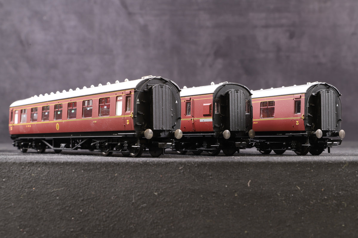 Hornby OO Rake Of 3 LMS Maroon Coaches