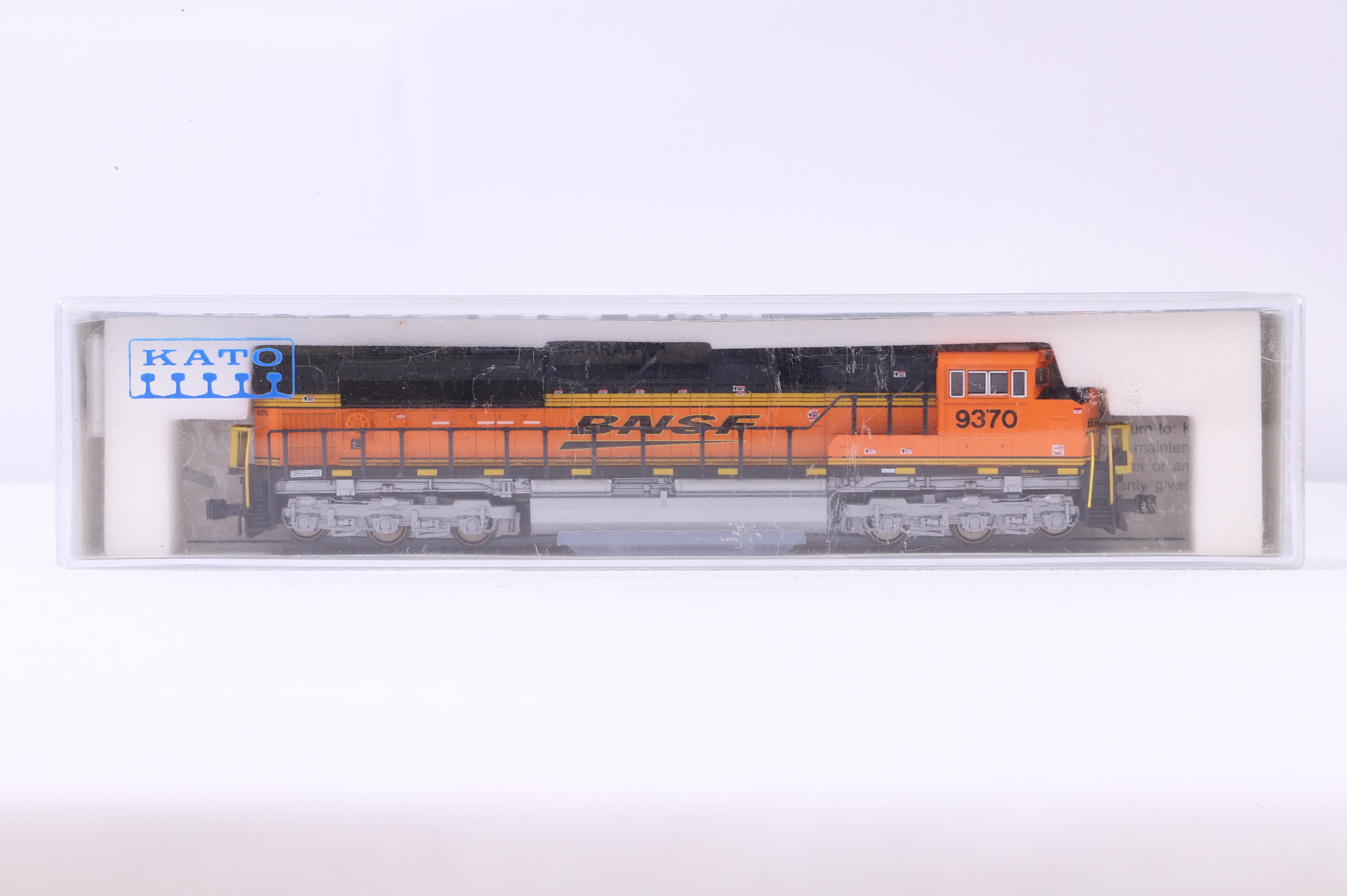 Kato N 176-8415 SD70ACe BNSF Swoosh '9370' Diesel Locomotive
