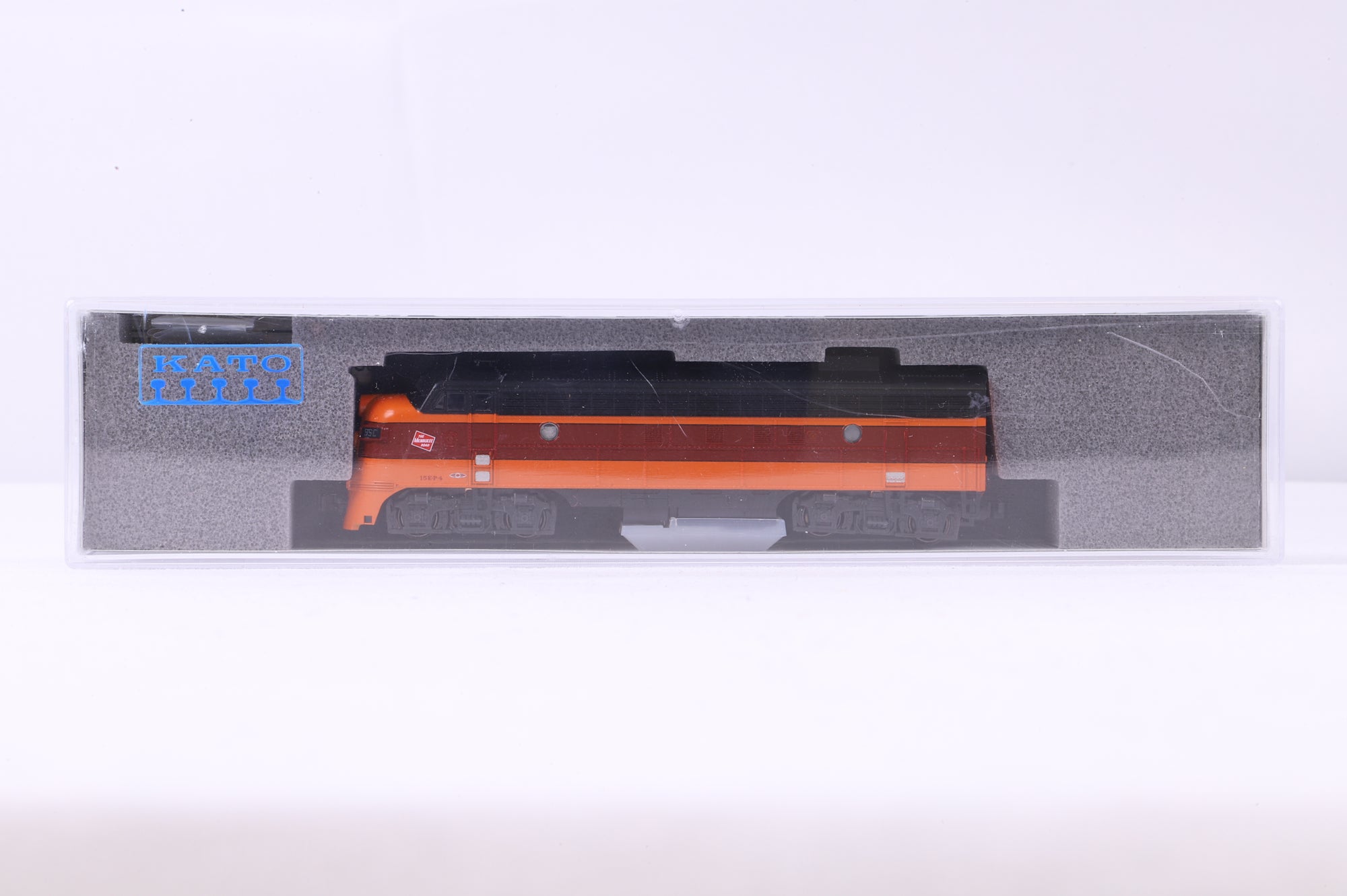 Kato 176-2301 FP7A Milwaukee Road '950'