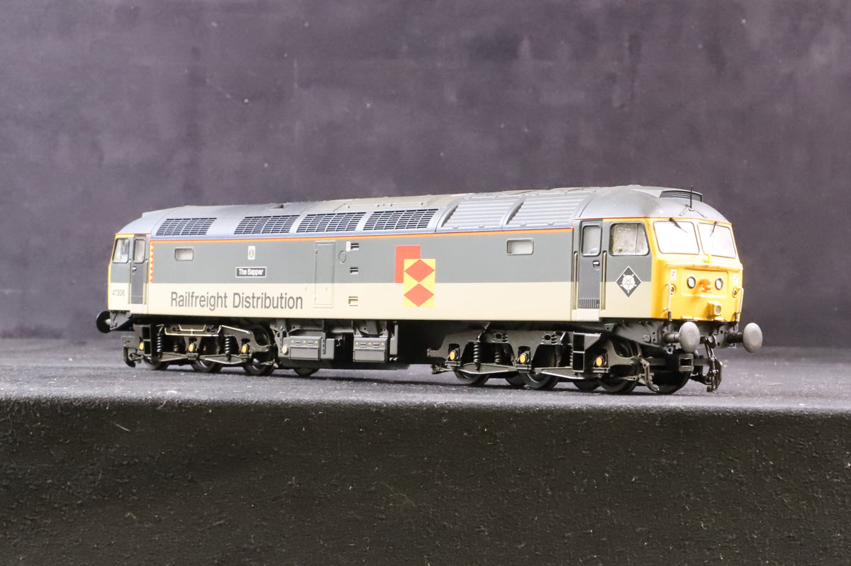 Bachmann 32-816Z Class 47 &#39;47306&#39; &#39;The Sapper&#39; BR Railfreight Distribution (Weathered) Kernow Exclusive