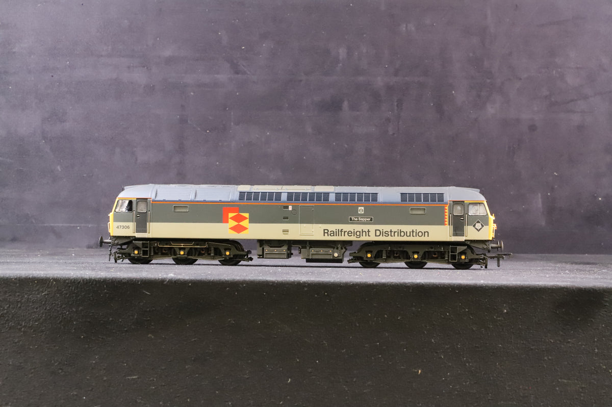 Bachmann 32-816Z Class 47 &#39;47306&#39; &#39;The Sapper&#39; BR Railfreight Distribution (Weathered) Kernow Exclusive