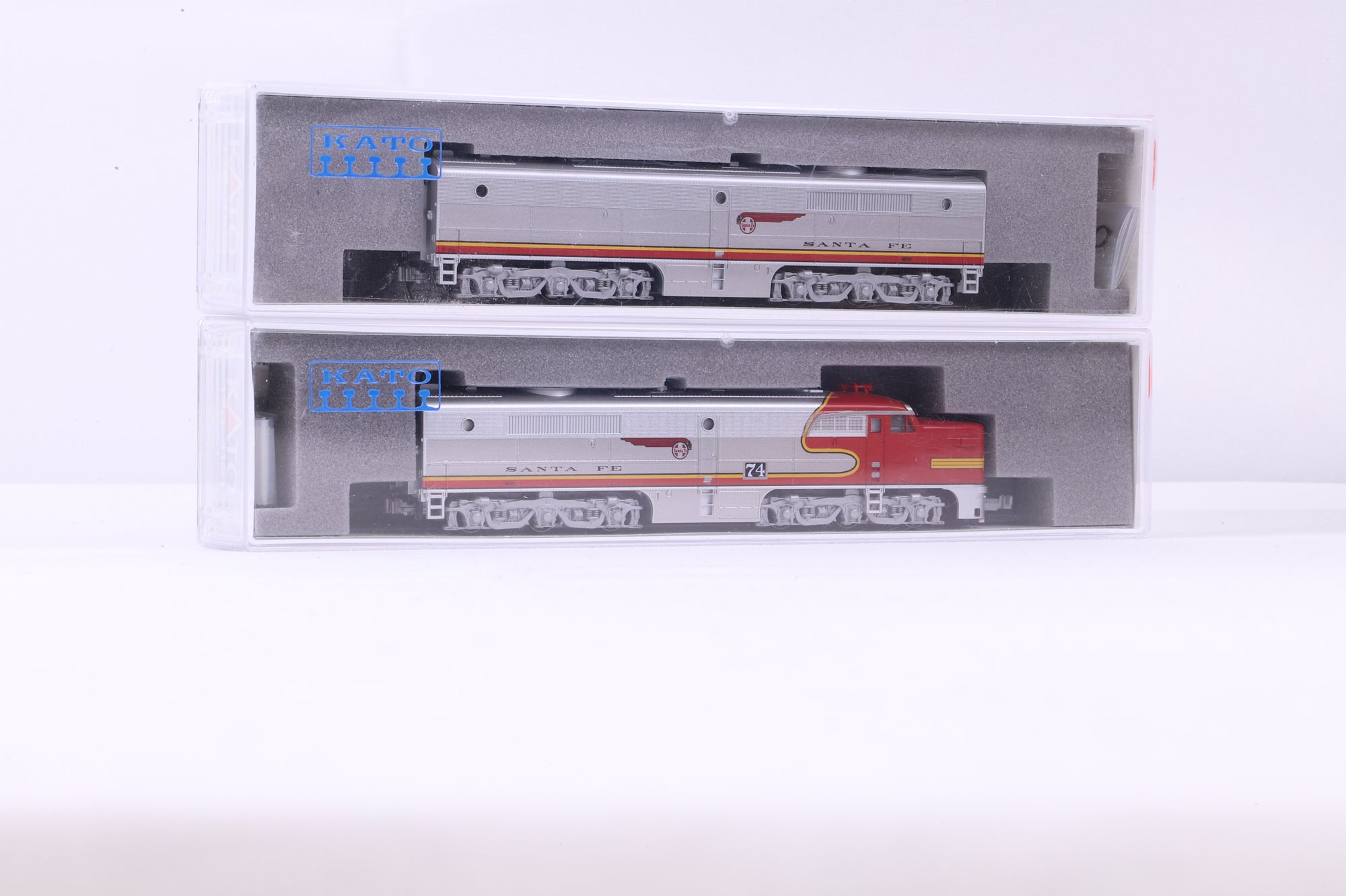 Kato N 176-4121/22 AT&SF Warbonnet PA-1/PB-2 '74' & '70A'