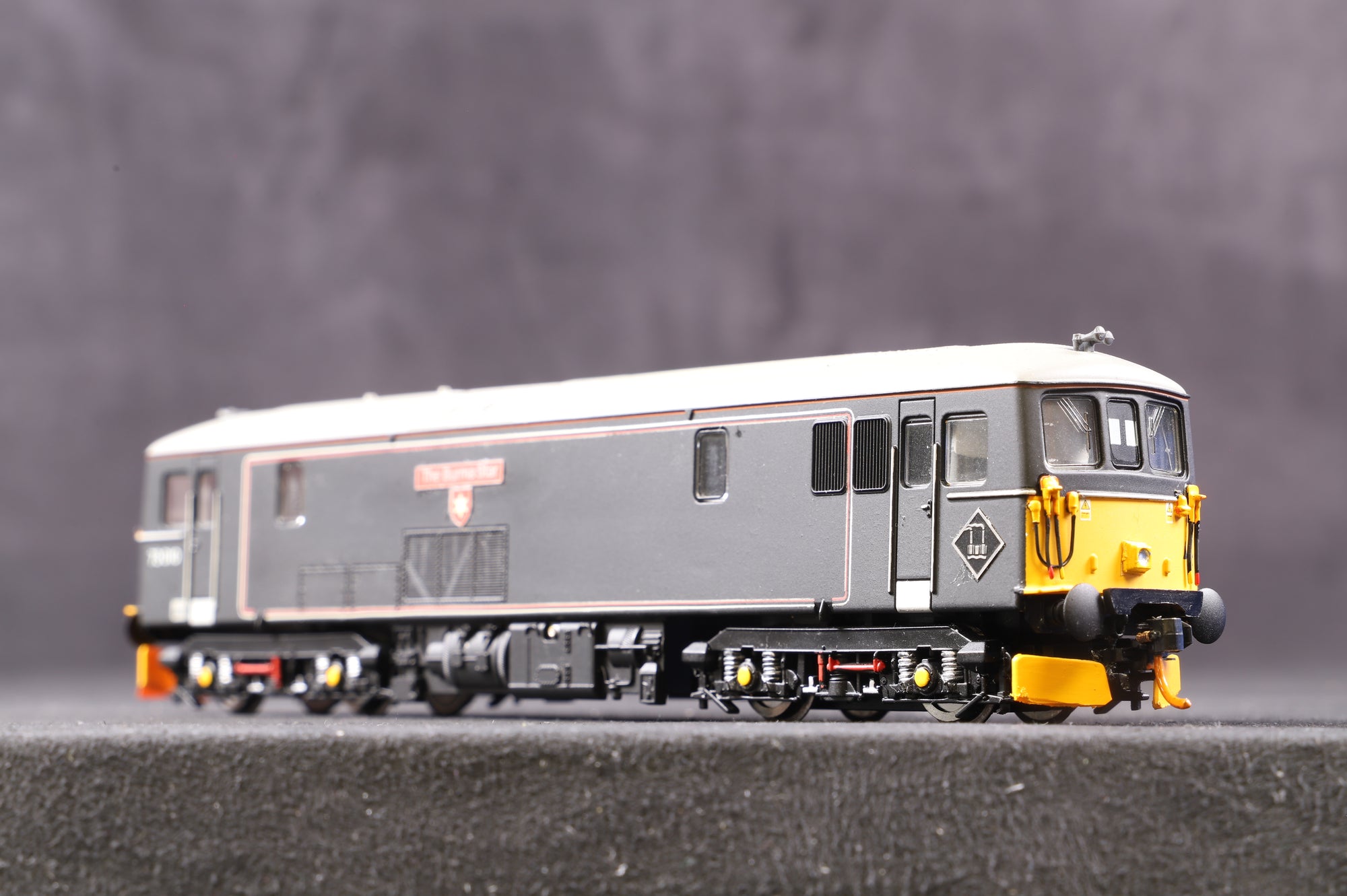 Hornby OO Class 73 '73010' Waterman Railways 'Burma Star'
