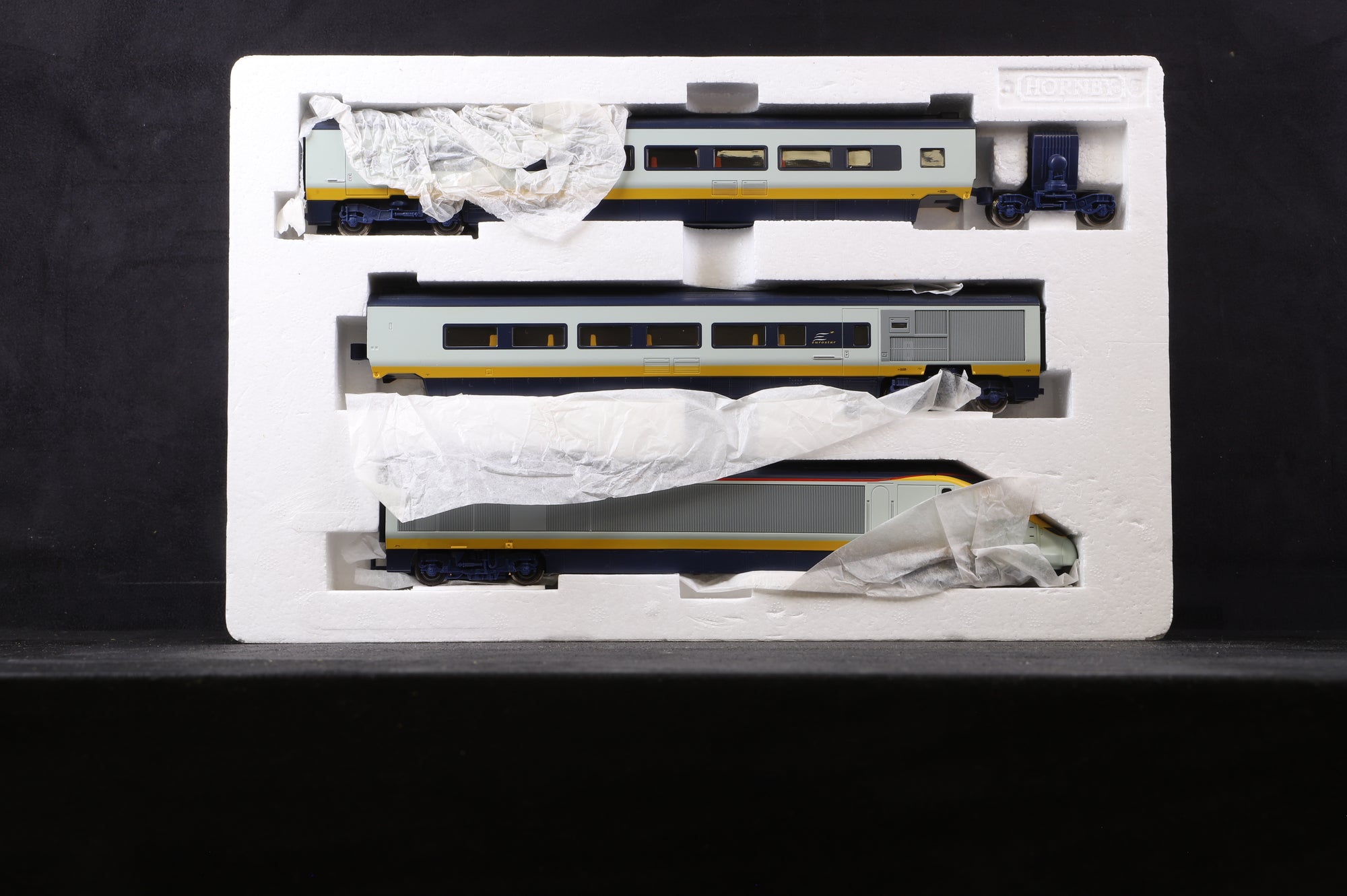 Hornby OO R2379A Eurostar Set & R4013C Divisible Centre Saloons