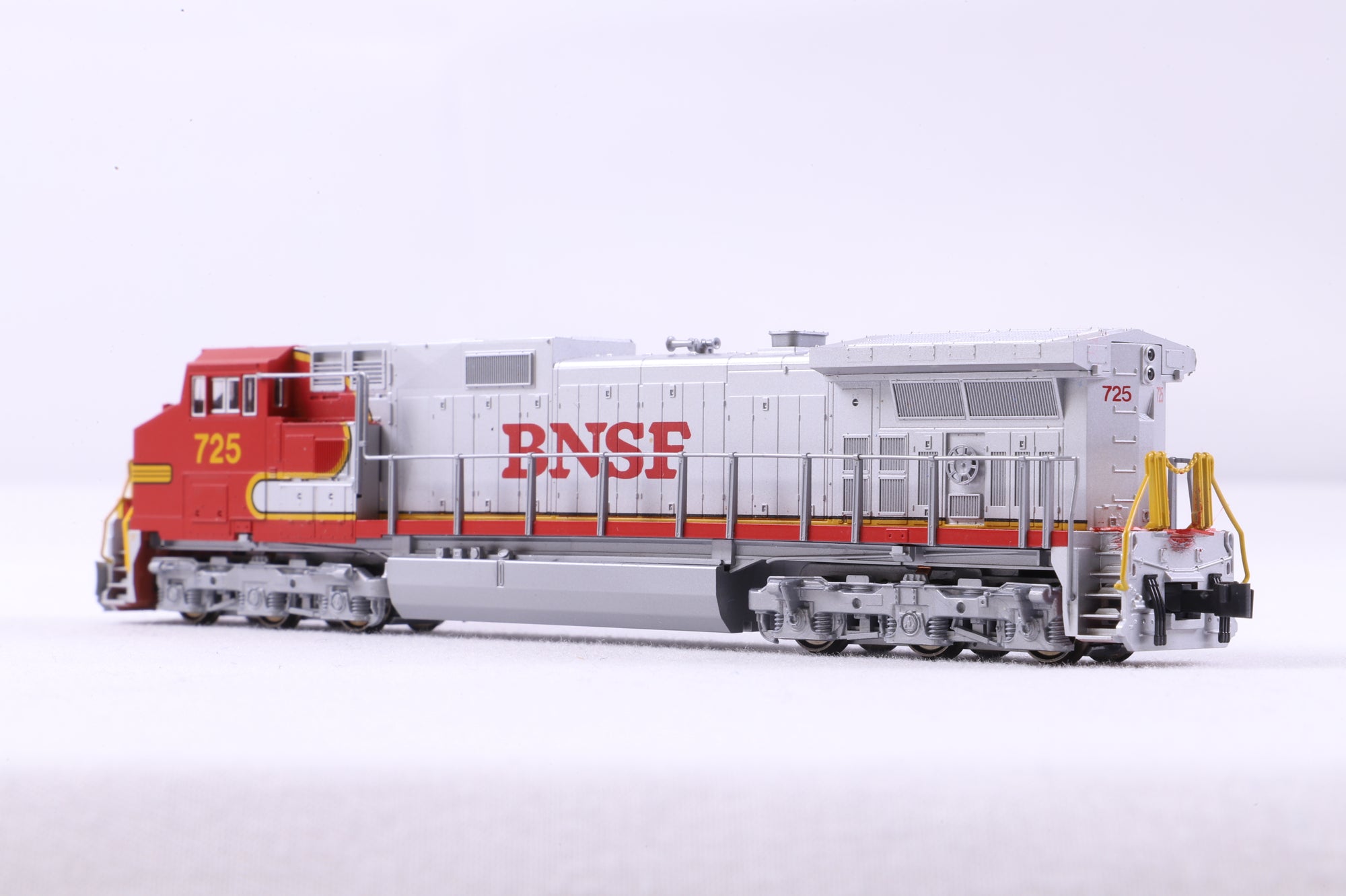 Kato N 176-3511 C44-9W BNSF Warbonnet '725'