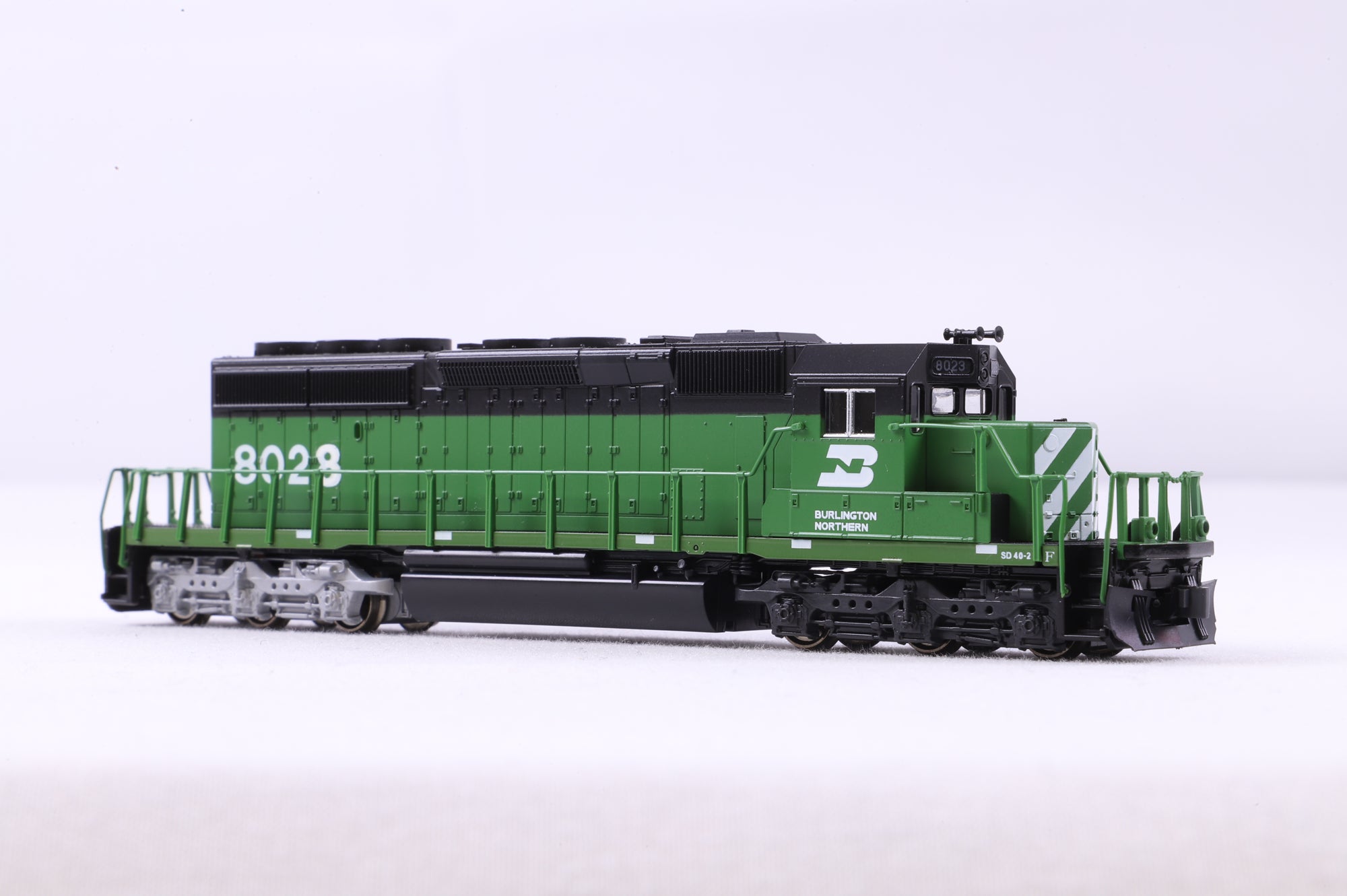 Kato N 176-4956 SD40-2 Mid Cab Headlight BN '8028'