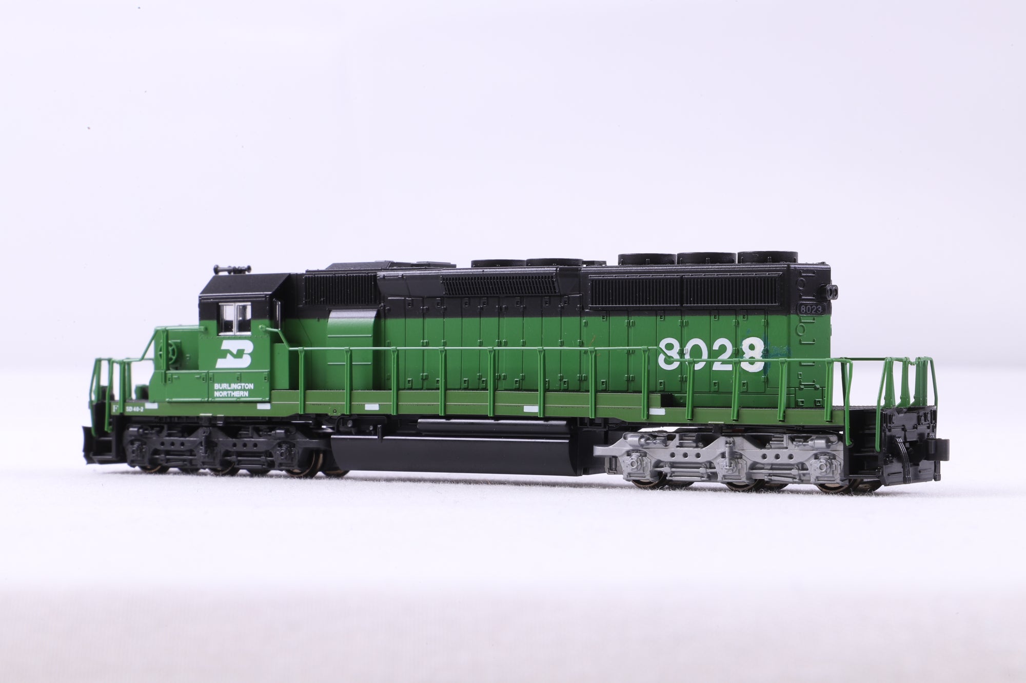 Kato N 176-4956 SD40-2 Mid Cab Headlight BN '8028'