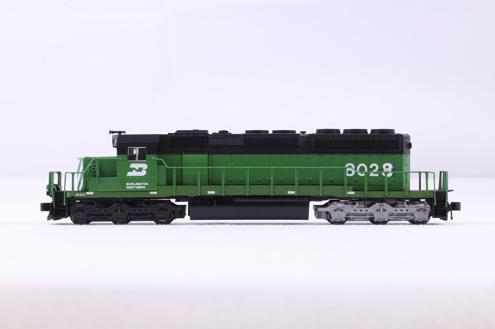 Kato N 176-4956 SD40-2 Mid Cab Headlight BN '8028'