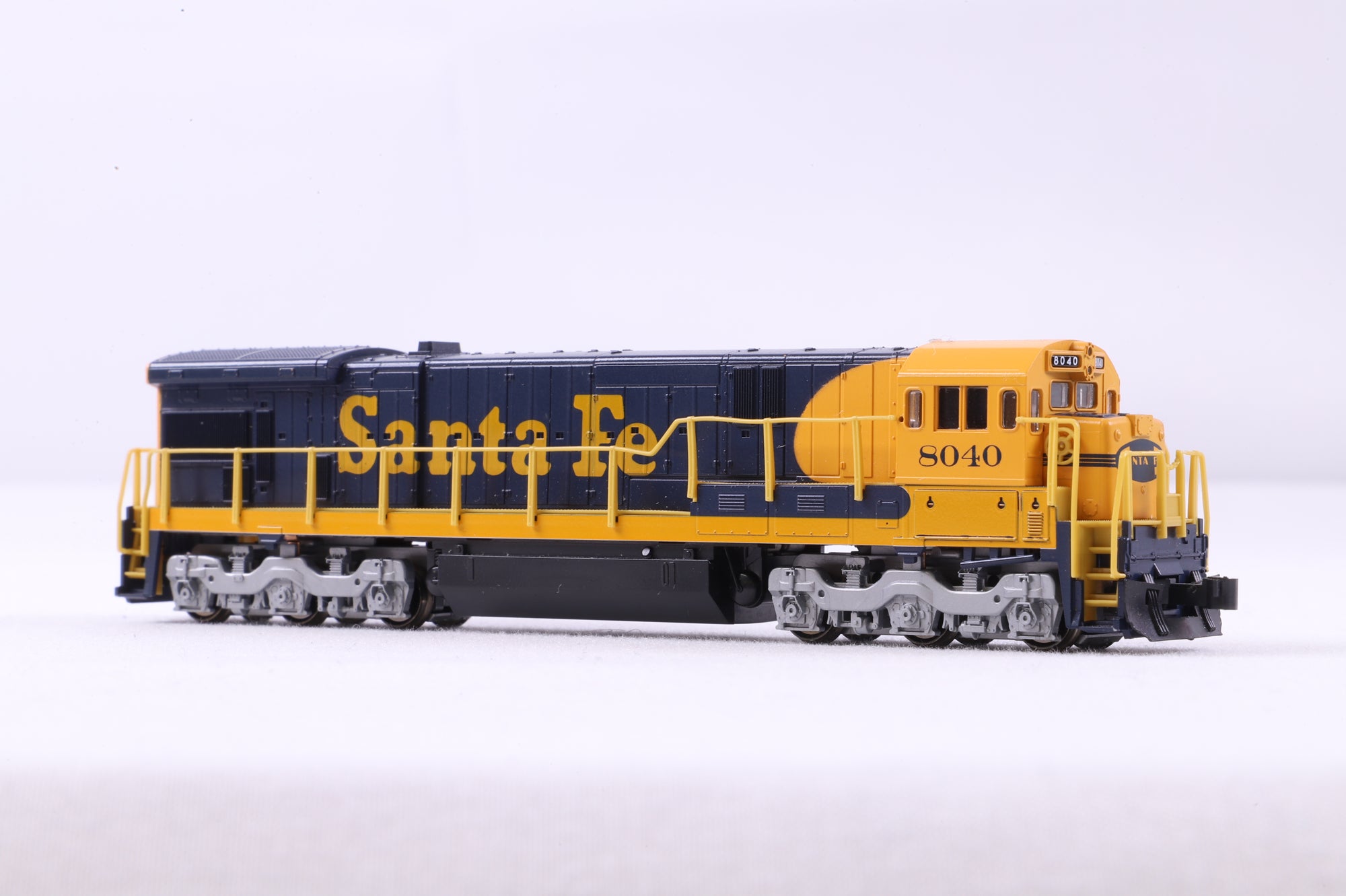 Kato N C30-7 Santa Fe '8040', DCC Fitted