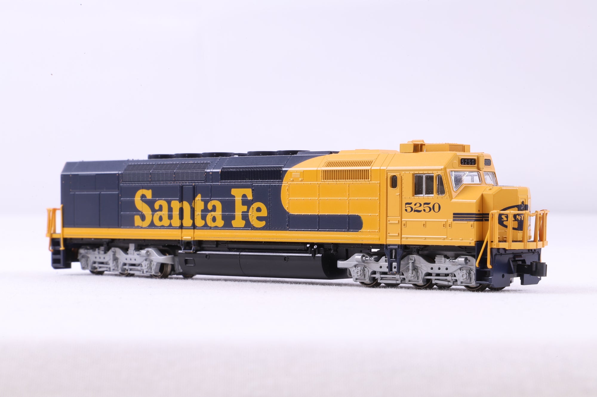 Kato N Santa Fe '5250', DCC Fitted