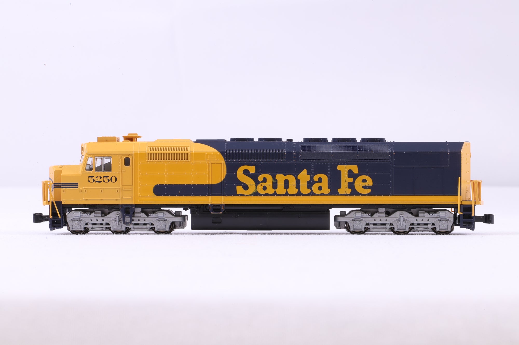 Kato N Santa Fe '5250', DCC Fitted