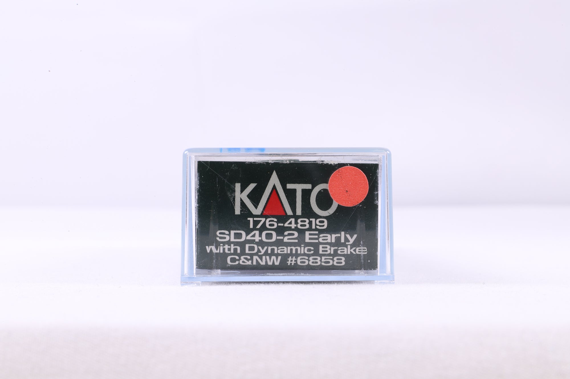 Kato 176-4819 SD40-2 Early with Dynamic Brake C&NW '6858'
