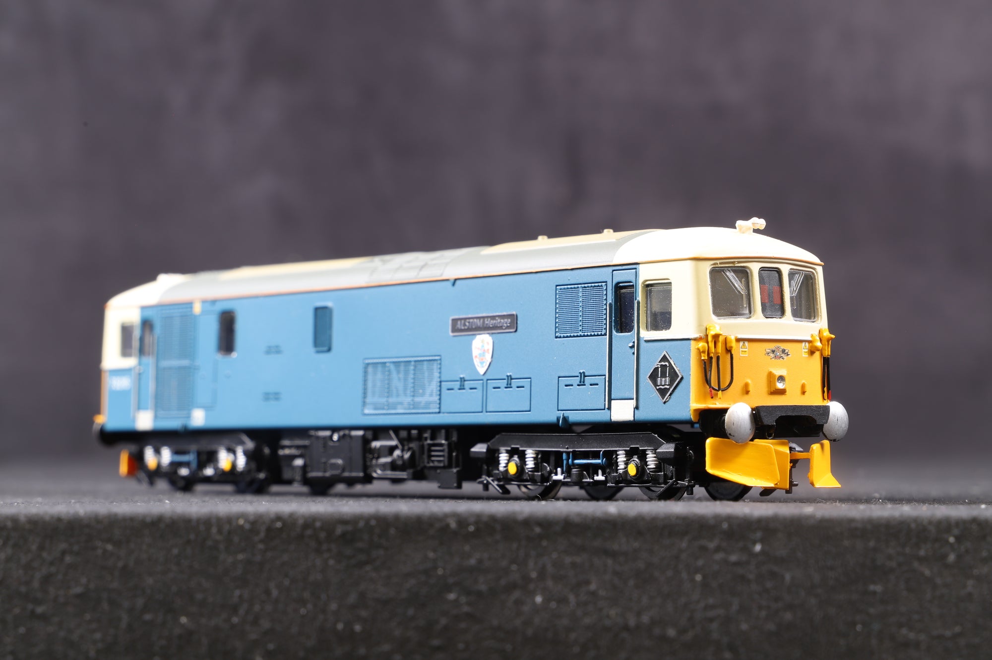 Hornby OO Class 73 '73207' County of East Essex Blue Pullman