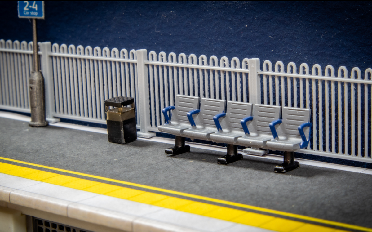 DCC Concepts OO Modern Station Seating - Pack of 4