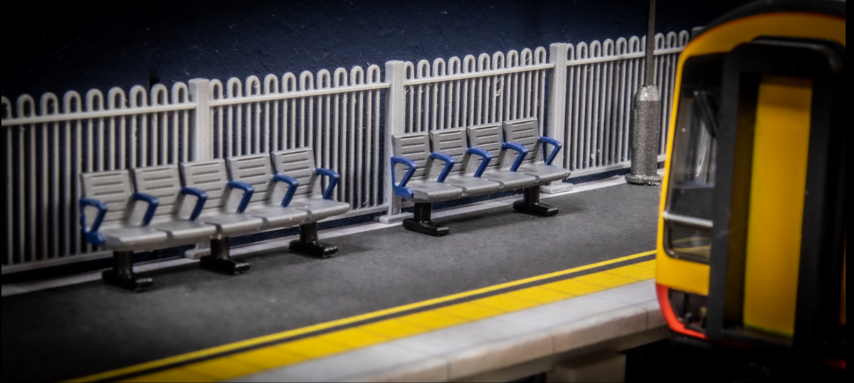 DCC Concepts OO Modern Station Seating - Pack of 4