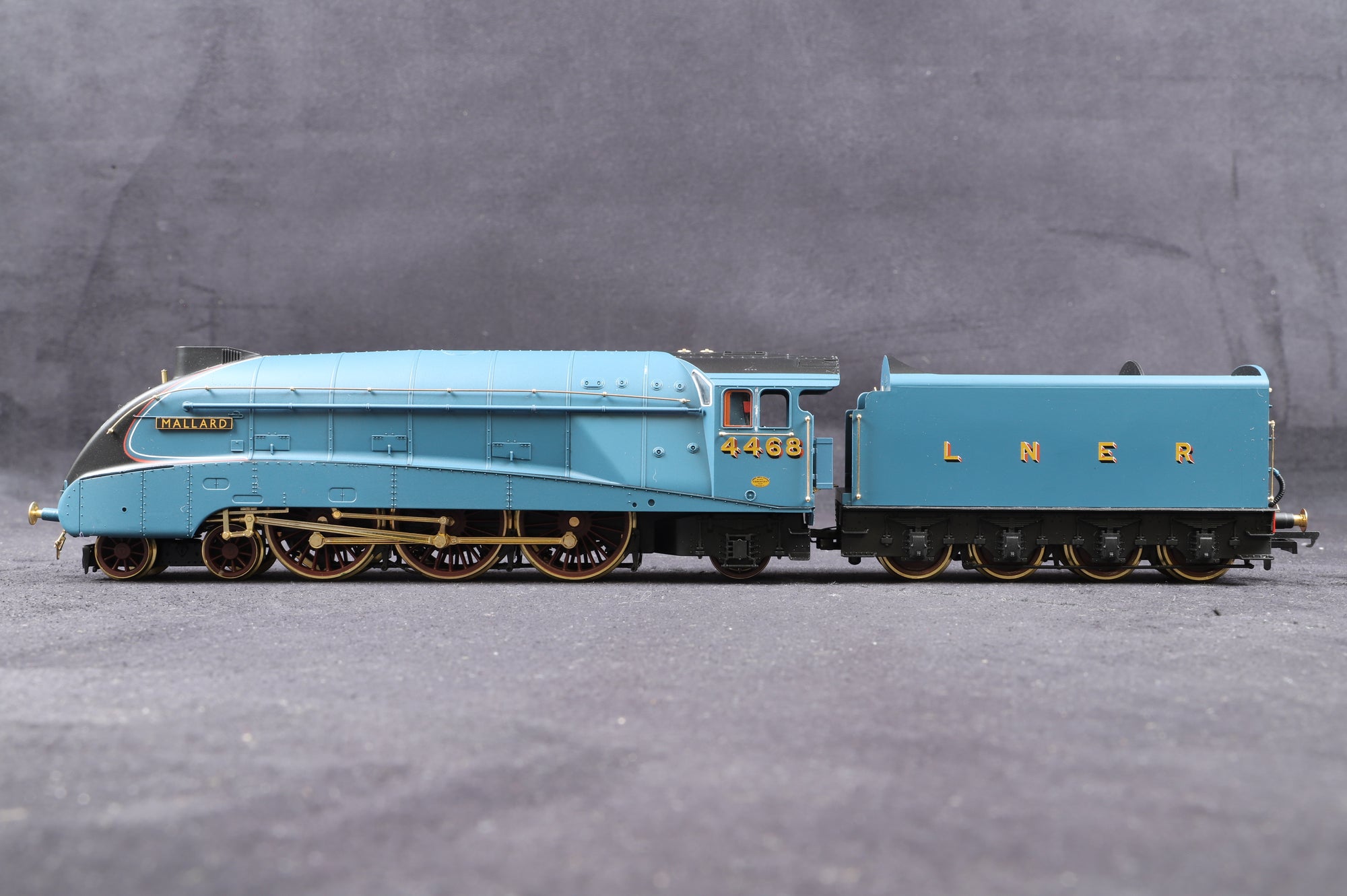 特価ブランド 【DCC】Hornby Mallard Tagged Gauge & OO LNER Teak